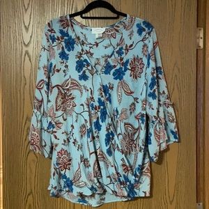 Cute flowy ladies 3/4 sleeve top